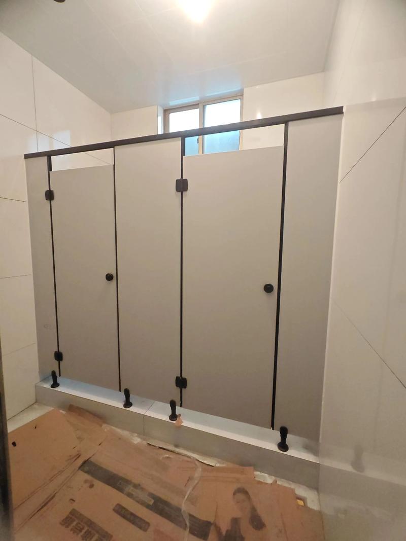 專(zhuān)業(yè)定制無(wú)錫公共衛(wèi)生間隔斷，打造安全、美觀(guān)、實(shí)用的空間